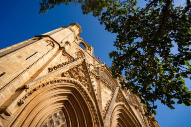 Eski Famagusta kasabasındaki Lala Mustafa Paşa Camii (Aziz Nicholas Katedrali). Famagusta (Gazimagusa), Kuzey Kıbrıs - 8 Kasım 2023.