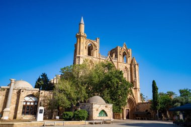 Eski Famagusta kasabasındaki Lala Mustafa Paşa Camii (Aziz Nicholas Katedrali). Famagusta (Gazimagusa), Kuzey Kıbrıs - 8 Kasım 2023.