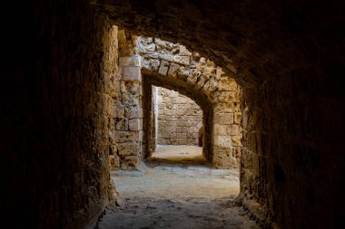 Eski Famagusta kasabasındaki Othello Kalesi. 14. yüzyılda Lusignanlar tarafından inşa edildi ve daha sonra Venedikliler tarafından modifiye edildi..