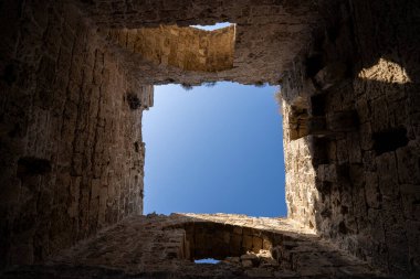 Eski Famagusta kasabasındaki Othello Kalesi. 14. yüzyılda Lusignanlar tarafından inşa edildi ve daha sonra Venedikliler tarafından modifiye edildi..