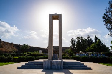 Eski Famagusta kasabasındaki Kuzey Kıbrıs şehitleri anıtı. Famagusta (Gazimagusa), Kuzey Kıbrıs - 8 Kasım 2023.