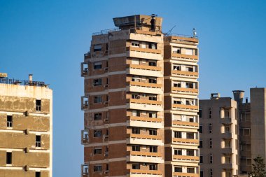 Varosha (Kapali Maras) bölgesinde terk edilmiş binalar. Famagusta (Gazimagusa), Kuzey Kıbrıs - 8 Kasım 2023.