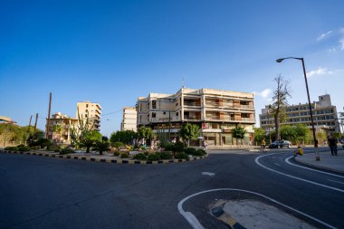 Varosha (Kapali Maras) bölgesinde terk edilmiş binalar. Famagusta (Gazimagusa), Kuzey Kıbrıs - 8 Kasım 2023.