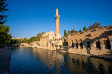 Halfeti şehir merkezindeki rıhtım. Türkiye 'nin Sanliurfa ilinde Yarısı.