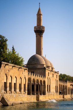 Halfeti şehir merkezindeki rıhtım. Türkiye 'nin Sanliurfa ilinde Yarısı.