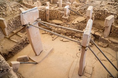 Halfeti şehir merkezindeki rıhtım. Türkiye 'nin Sanliurfa ilinde Yarısı.