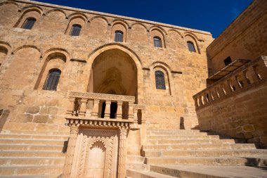 Mor Hananyo (Deyrulzafaran) Manastırı, Türkiye 'nin Mardin kentindeki önemli bir Suriye Ortodoks manastırıdır..
