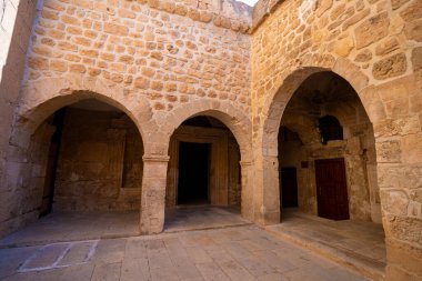 Mor Hananyo (Deyrulzafaran) Manastırı, Türkiye 'nin Mardin kentindeki önemli bir Suriye Ortodoks manastırıdır..