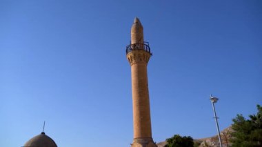 Halfeti ilçesindeki batık Ulu Camii 'nin minaresi, Sanliurfa 4K