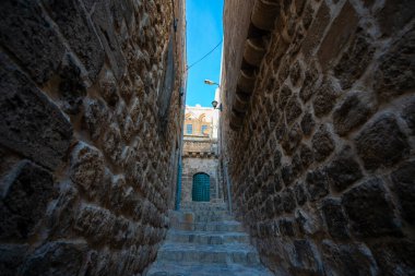 Mardin şehir merkezindeki taş merdivenler..