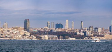 Boğazdan Beşiktaş Stadyumu 'nun panoramik manzarası. İstanbul, Türkiye - 23 Aralık 2023.