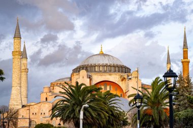 Ayasofya Müzesi Sultanahmet Parkı görünümünü.