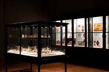 İstanbul Arkeoloji Müzesi 'nin iç manzarası. İstanbul, Türkiye - 23 Aralık 2023.