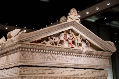 Alexander Sarcophagus, İstanbul Arkeoloji Müzesi 'nde. İstanbul, Türkiye - 23 Aralık 2023.