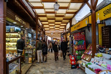 Sirince mahallesindeki turistler. İzmir, Türkiye - 2 Ocak 2024.