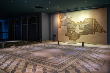 Zeugma Mozaik Müzesi 'nin iç manzarası. Zeugma Mozaik Müzesi dünyanın en büyük mozaik müzesidir. Gaziantep, Türkiye - 4 Aralık 2023.