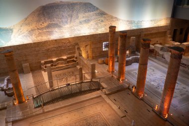 Zeugma Mozaik Müzesi 'nin iç manzarası. Zeugma Mozaik Müzesi dünyanın en büyük mozaik müzesidir. Gaziantep, Türkiye - 4 Aralık 2023.