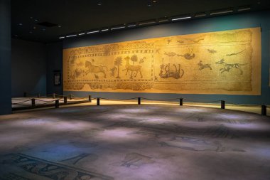Zeugma Mozaik Müzesi 'nin iç manzarası. Zeugma Mozaik Müzesi dünyanın en büyük mozaik müzesidir. Gaziantep, Türkiye - 4 Aralık 2023.
