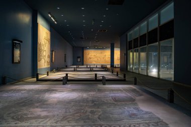 Zeugma Mozaik Müzesi 'nin iç manzarası. Zeugma Mozaik Müzesi dünyanın en büyük mozaik müzesidir. Gaziantep, Türkiye - 4 Aralık 2023.