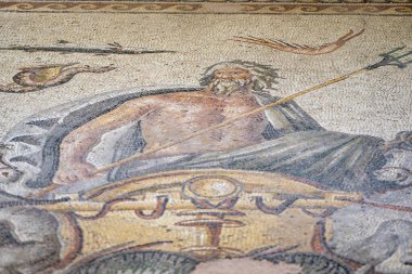 Gaziantep Zeugma Mozaik Müzesi 'ndeki Poseidon mozaiği. Gaziantep, Türkiye - 4 Aralık 2023.
