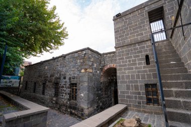 Zinciriye Madrasah, Diyarbakır 'ın Sur ilçesine bağlı tarihi bir medresedir. Diyarbakır, Türkiye - 3 Ocak 2024.
