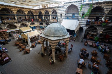 Hasan Paşa Han, Sur ilçesinde tarihi bir binadır. Diyarbakır, Türkiye - 3 Ocak 2024.