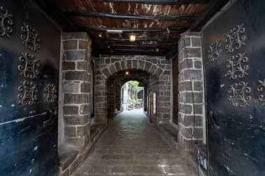 Sur ilçesine bağlı Suluklu Han (Kazancilar Hani) girişinde. Diyarbakır, Türkiye - 3 Ocak 2024.