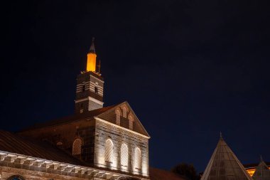 Geceleri Diyarbakır Büyük Camii manzarası. Diyarbakır Büyük Camii (Ulu Camii), Anadolu 'nun en eski camii.
