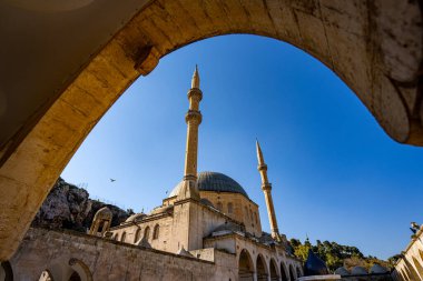Mevlidi Halil Camii, Şanlıurfa 'nın en önemli kutsal yerlerinden biridir..