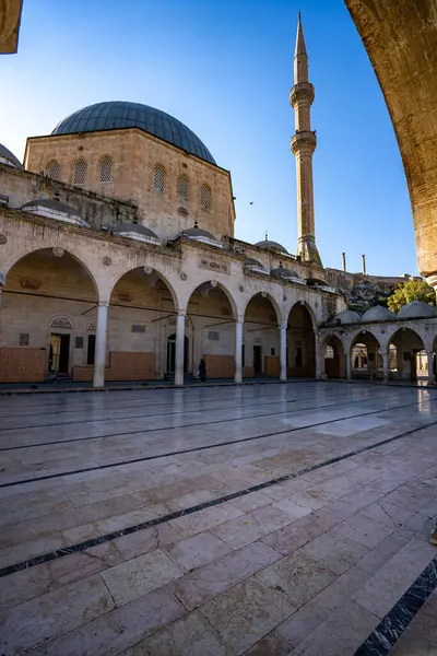 Mevlidi Halil Camii, Şanlıurfa 'nın en önemli kutsal yerlerinden biridir..