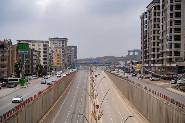 stock image Highway in Sanliurfa city center. Sanliurfa, Turkey - March 30, 2024.