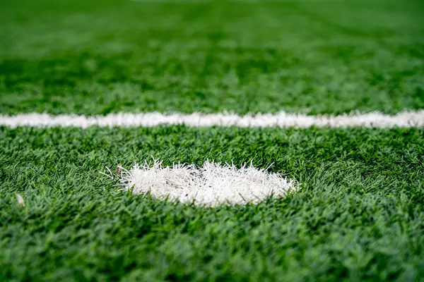 人工芝サッカーのピッチに対する罰則ポイント — ストック写真