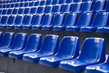 Stadyumdaki rakamlar boş mavi koltuklar..