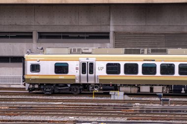 UP Union Pearson Ekspres treni Toronto Union İstasyonunda. Toronto, Kanada - 29 Nisan 2024.