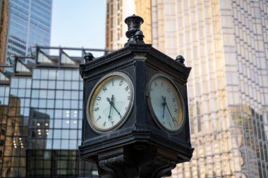 Union İstasyonu 'ndaki saat kulesi. Toronto, Kanada - 29 Nisan 2024.