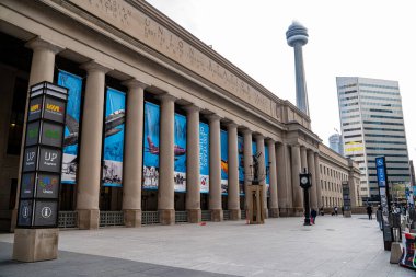 Toronto şehir merkezindeki Union İstasyonu 'nun önünde. Toronto, Kanada - 29 Nisan 2024.