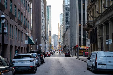 Toronto şehir merkezindeki sokak manzarası. Toronto, Kanada - 29 Nisan 2024.