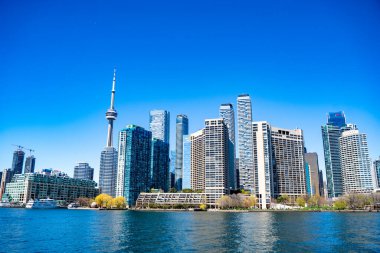 Ontario Gölü 'nden Toronto şehir merkezi manzarası.