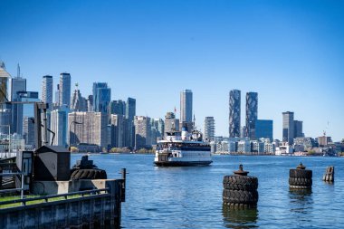 Toronto Centre Adası 'nda feribot. Toronto, Kanada - 30 Nisan 2024.