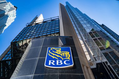 Toronto 'da Royal Bank Plaza' da. Kanada Kraliyet Bankası, Kanada 'nın çok uluslu finans hizmetleri şirketidir. Toronto, Kanada - 30 Nisan 2024.