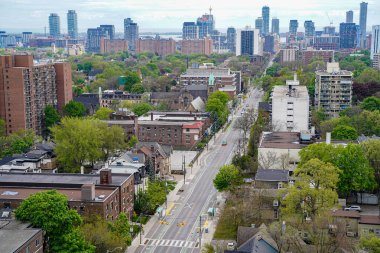 Sherbourne Caddesi 'nin havadan görüntüsü. Toronto, Kanada - 12 Mayıs 2024.