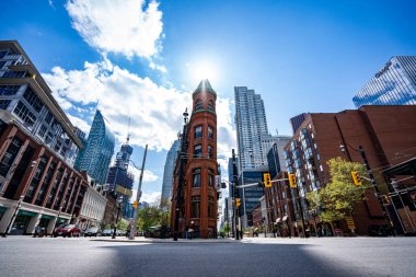 Gooderham Binası (ayrıca Flatiron Binası olarak da bilinir), 49 Wellington Caddesi, Toronto 'da bulunan tarihi bir ofis binasıdır. Toronto, Kanada - 12 Mayıs 2024.