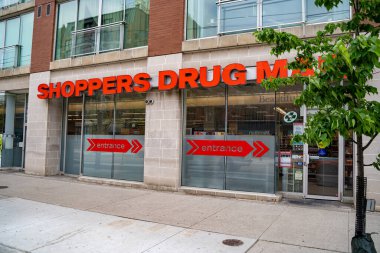 College Caddesi 'nde alışveriş mağazası. Toronto, Kanada - 25 Mayıs 2024.