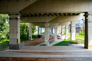 Bentway, gardiner otoyolunun altında halka açık bir patika ve koridor alanı..