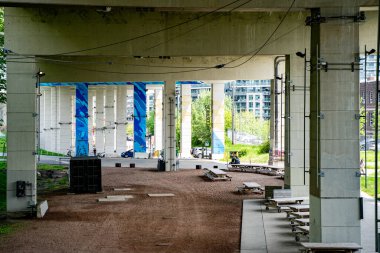 Bentway, gardiner otoyolunun altında halka açık bir patika ve koridor alanı..