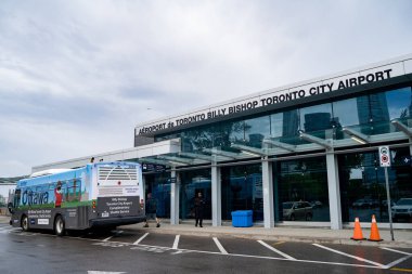 Billy Bishop Toronto Şehir Havaalanı manzarası. Toronto, Kanada - 25 Mayıs 2024.
