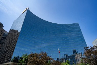 Intact Centre (Ontario Power Building) Toronto 'da bulunan bir ofis binasıdır. Toronto, Kanada - 26 Mayıs 2024.