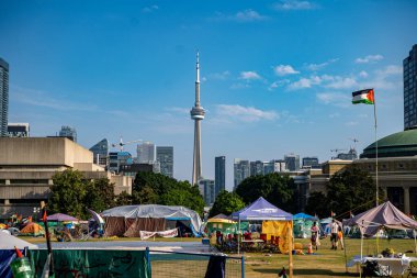 Filistinli protestocu öğrenciler Toronto Üniversitesi kampüsünde kamp kurdular. Toronto, Kanada - 19 Haziran 2024.