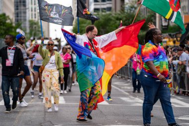 Toronto 'daki 2024 Yıllık Onur Yürüyüşü' ne katılanlar. Toronto, Kanada - 30 Haziran 2024.