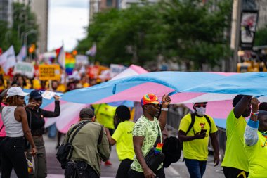 Toronto 'daki 2024 Yıllık Onur Yürüyüşü' ne katılanlar. Toronto, Kanada - 30 Haziran 2024.